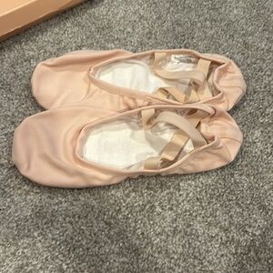 Bloch Performa 5.5 B cloth ballet shoes NEW!